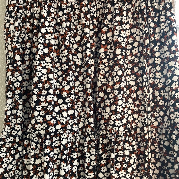 Dee Elly Floral Mini dress - Picture 2 of 4